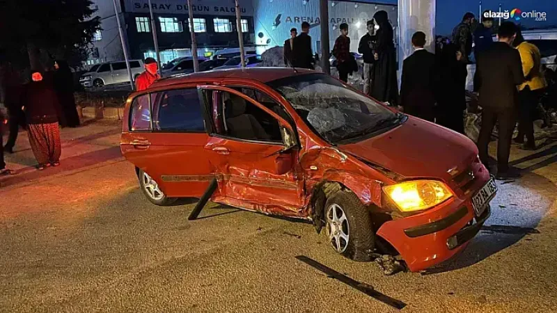 Elazığ Kovancılar'da Feci Kaza! İki Otomobil Çarpıştı, 5 Kişi Yaralandı